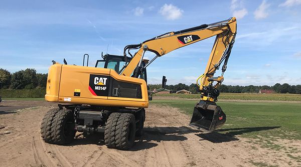 Grondverzet kraan CAT m 314F Machinepark Van Hiele Infra BV Grond- Sloop- & Straatwerken in Overloon