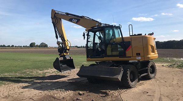 Grondverzet kraan CAT m 314F Machinepark Van Hiele Infra BV Grond- Sloop- & Straatwerken in Overloon