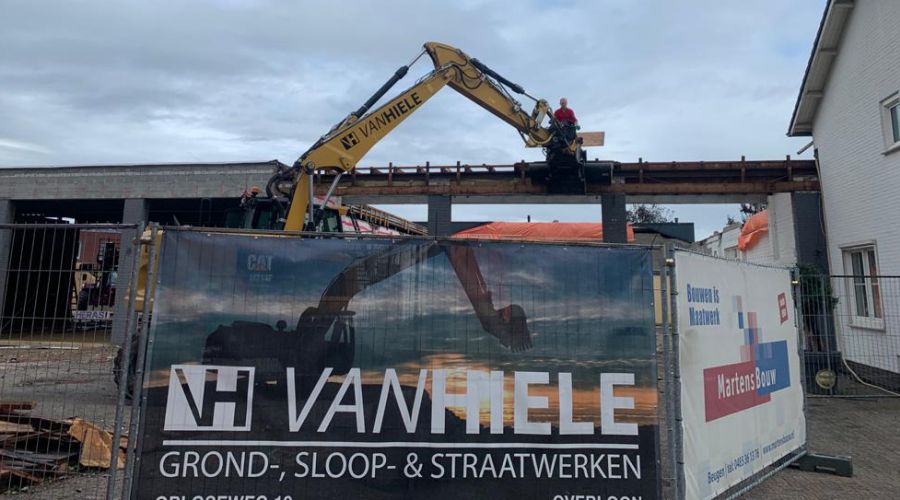 sloopwerk - slopen van bedrijfsverzamelgebouw in Overloon