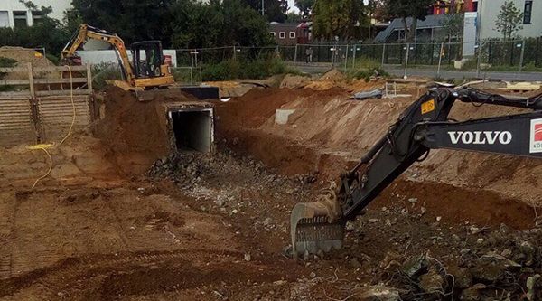 slopen van kabelkoker door Van Hiele Infra BV Grond- Sloop- & Straatwerken in Overloon