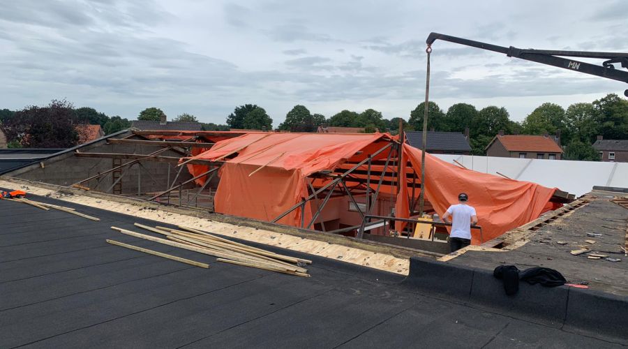 sloopwerk - slopen van bedrijfsverzamelgebouw in Overloon