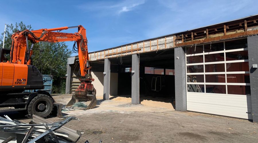 sloopwerk - slopen van bedrijfsverzamelgebouw in Overloon