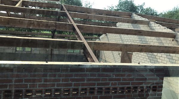 sloopwerk - sloop van varkensstallen in Overloon