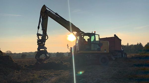 grondwerk voor verjonging van heide in Brabant door Van Hiele Infra BV Grond- Sloop- & Straatwerken in Overloon