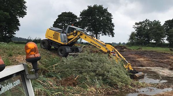 uitbaggeren van vijver in Overloon door Van Hiele Infra BV Grond- Sloop- & Straatwerken