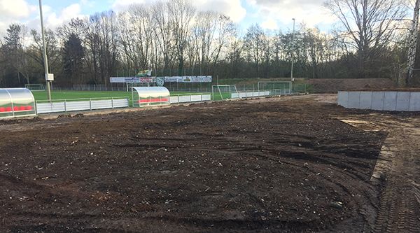 grondverzet voor aanleg voetbalveld door Van Hiele Infra BV Grond- Sloop- & Straatwerken in Overloon