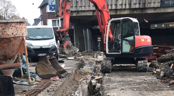 slopen van luchtkanaal door Van Hiele Infra BV Grond- Sloop- & Straatwerken in Overloon