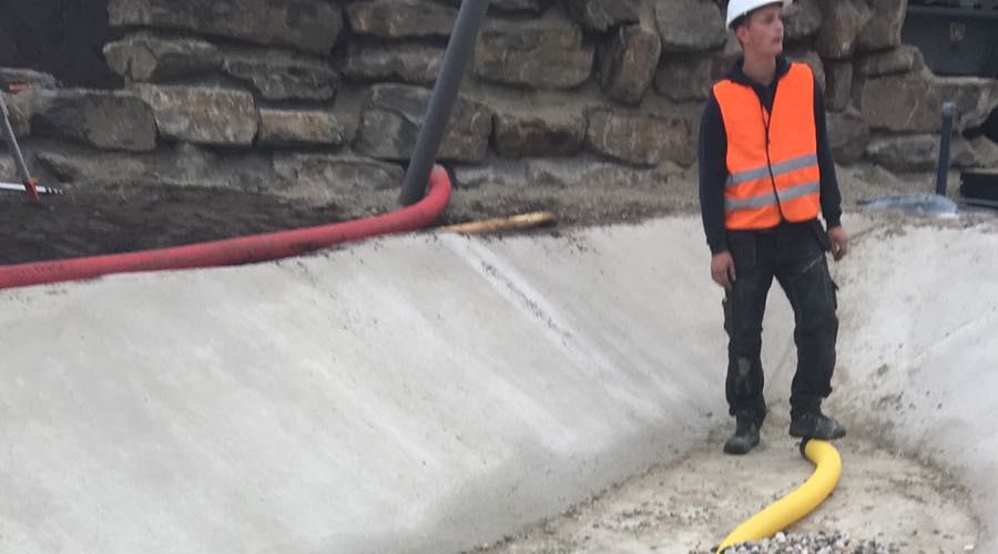 grondverzet - grondwerk voor aanleg vijver in Toverland Sevenum