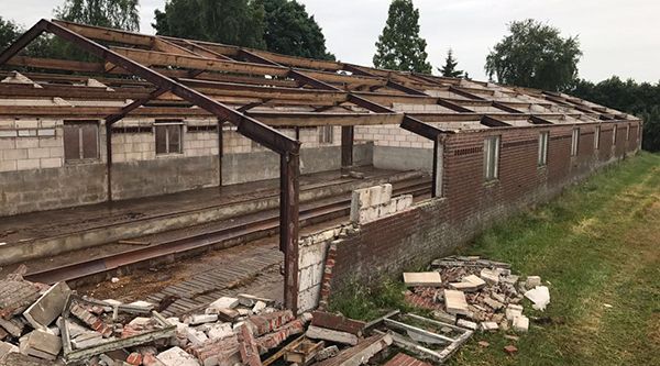 Sloopwerk afbreken gebouwen door Van Hiele Infra BV Grond- Sloop- & Straatwerken in Overloon