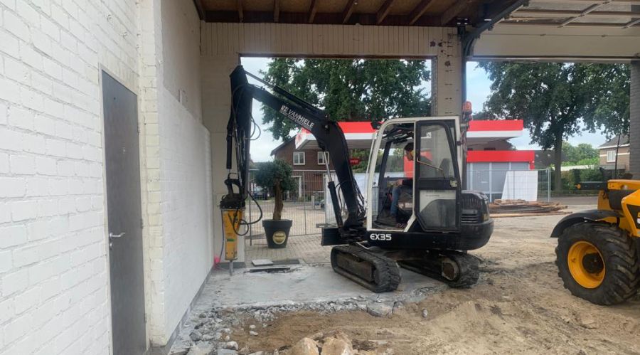 sloopwerk - slopen van bedrijfsverzamelgebouw in Overloon