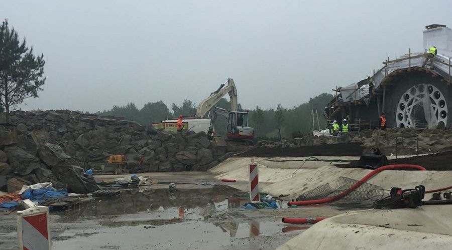 grondverzet - grondwerk voor aanleg vijver in Toverland Sevenum